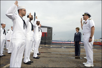 Mrs. Laura Bush observes a U.S. Navy Re-enlistment Ceremony Saturday, September 9, 2006, as Rear Admiral Fox, Director, White House Military Office, administers the oath to sailors prior to the Commissioning Ceremony of the USS Texas in Galveston, Texas. White House photo by Shealah Craighead 